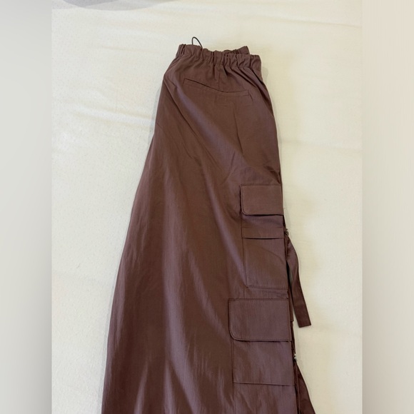 Parachute Pants! With Cargo Pockets and Elastic Waist - Picture 3 of 4